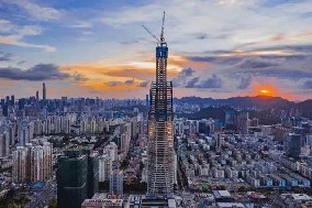 旭東圍擋廠家祝賀，深圳又一高樓388米 順利封頂 ！