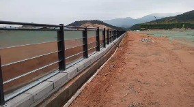 圍擋廠家-鋼結(jié)構圍擋c4款助力深汕工地建設發(fā)展